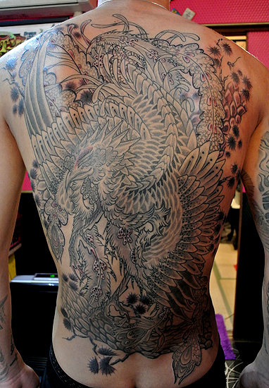 鳳凰　抜き彫り